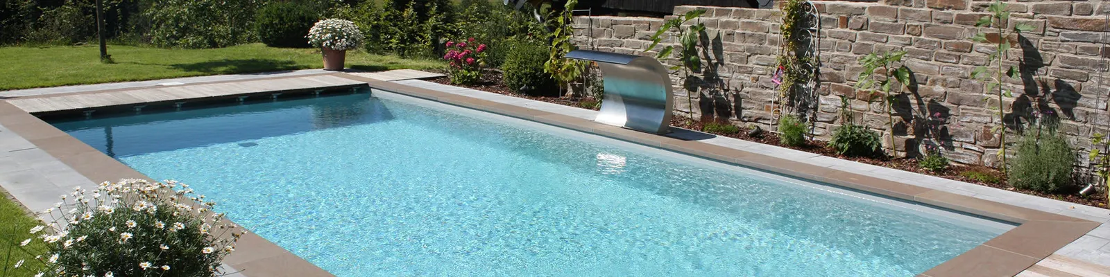 Familienpool mit Terrasse von Trömpert