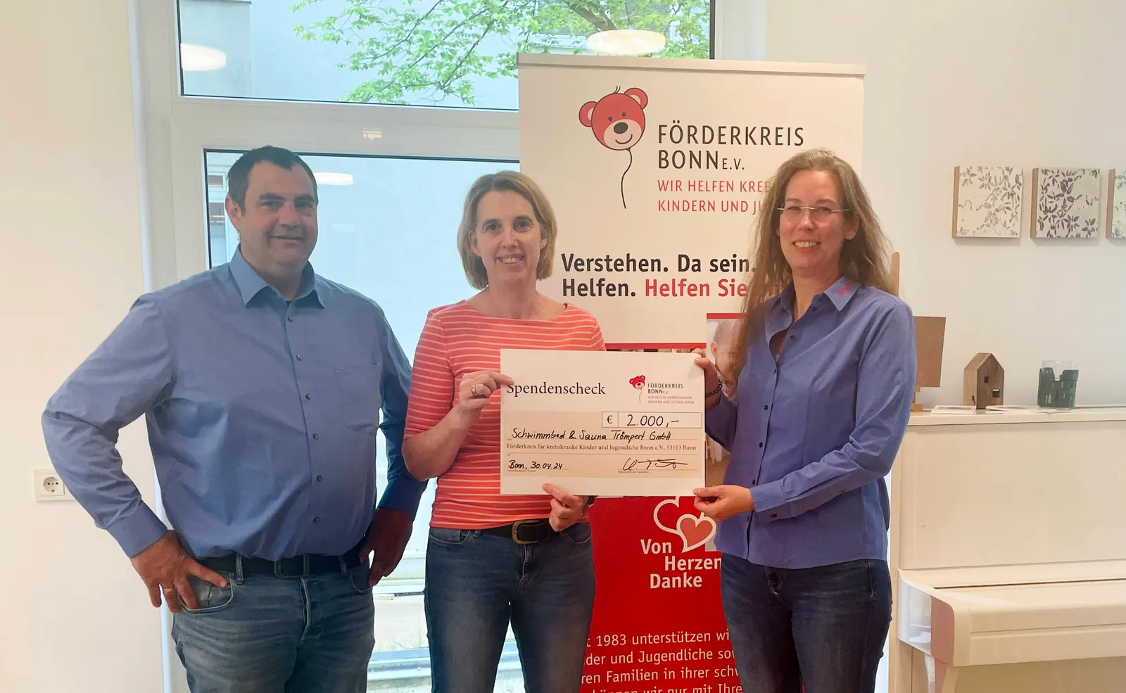 Firma Trömpert überreicht Spendenscheck an den Förderkreis Bonn e.V.